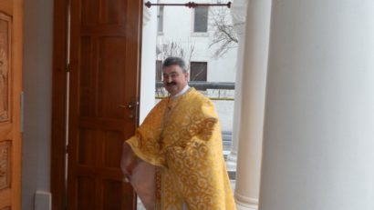 Duhovnicii din Constanţa: preotul Marius Moşteanu, un părinte care ne primește cu un zâmbet