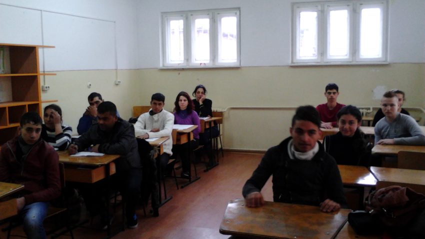 A doua şansă la educaţie pentru copiii şi tinerii din medii defavorizate