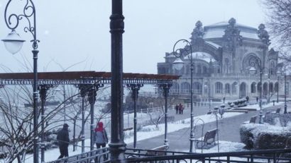 Vreme rece, cu ninsori slabe pe arii restrânse
