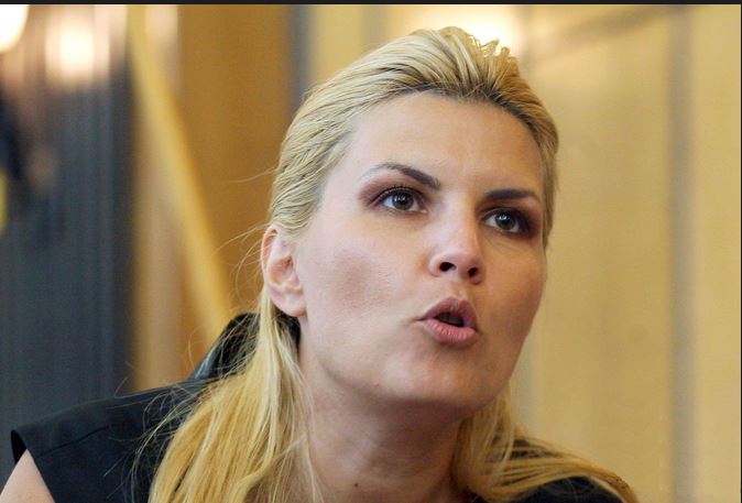 Elena Udrea îşi continuă războiul cu Justiţia. Cine nu o vrea în libertate