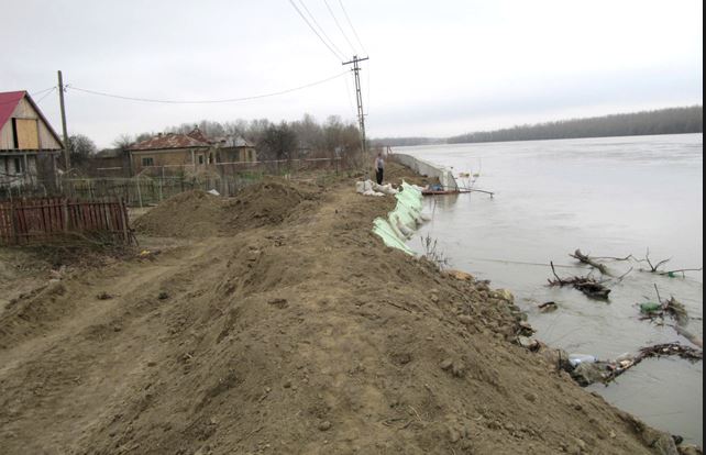În pragul sezonului inundaţiilor, digul de protecţie de pe braţul Chilia va fi consolidat