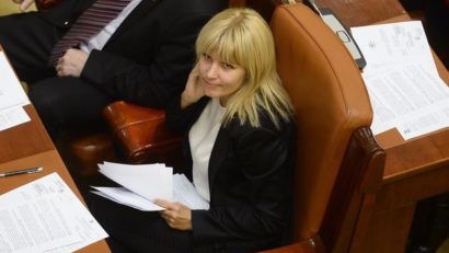 Elena Udrea, faţă în faţă cu colegii din Parlament, care o pot trimite din nou după gratii