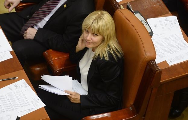 Elena Udrea, faţă în faţă cu colegii din Parlament, care o pot trimite din nou după gratii