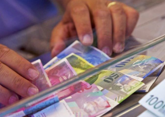 Veşti proaste pentru datornicii în franci elveţieni, care vor să dea băncile în judecată