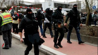 (VIDEO) ALERTĂ TERORISTĂ în Germania: Poliţia a anulat cel mai mare carnaval din nordul ţării