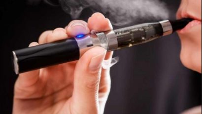 Țigareta electronică poate crea dependență de nicotină în rândul tinerilor