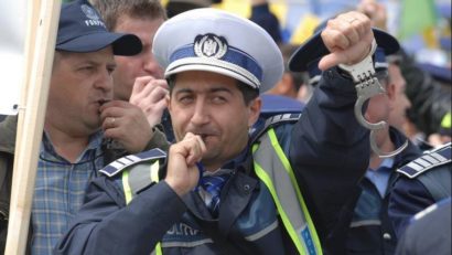 Poliţiştii din Constanţa şi Mangalia protestează luni în stradă