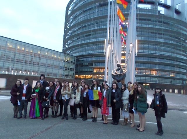 Elevii Colegiului Naţional Pedagogic “ Constantin Brătescu”-reprezentanţii României la Strasbourg