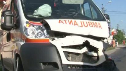 (UPDATE) Accident rutier cu mașină de ambulanță, la Agigea, pe DN 39