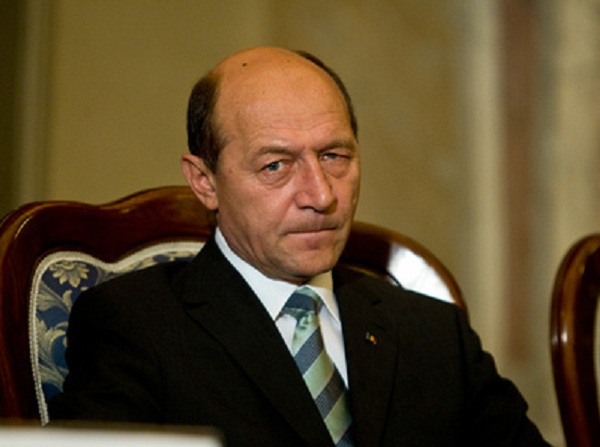 Băsescu a vrut să îl demită pe şeful SRI, din cauza pozelor cu Udrea la Paris