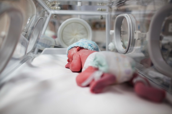 Mai simplu nu se poate: un SMS pentru salvarea prematurilor din Spitalul Judeţean
