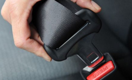Sute de şoferi amendaţi la Constanţa pentru că nu purtau centrura de siguranţă în trafic