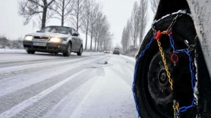Se circulă în condiții de iarnă pe mai multe drumuri din județul Tulcea