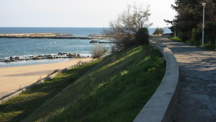 S-a prăbuşit faleza în Eforie Nord !