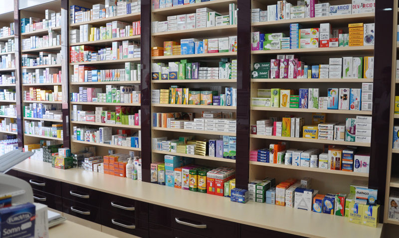 De ce se ajunge mai întâi la farmacie și apoi la medic în cazul gripei și al virozelor?
