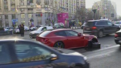 Ferrari avariat la GUVERN