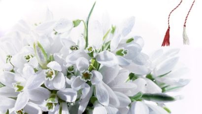 Constănţenele primesc flori de 1 Martie
