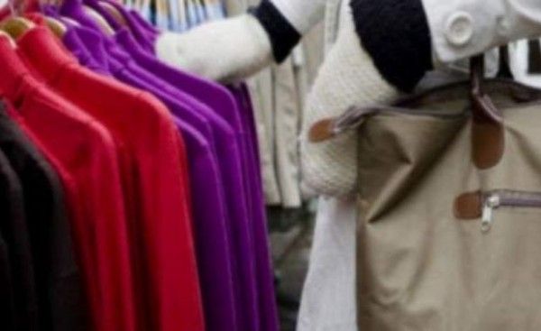 ADOLESCENTĂ urmărită național, prinsă la furat într-un supermarket din Constanța