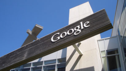 VIDEO: Google lucrează la o brățară pentru detectarea cancerului