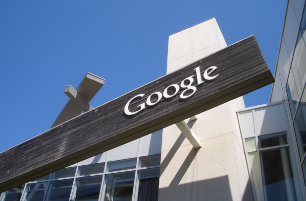 VIDEO: Google lucrează la o brățară pentru detectarea cancerului