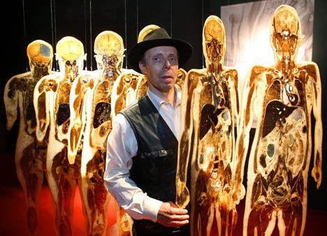 ATENȚIE IMAGINI ȘOCANTE: Inaugurarea expoziției „Body Worlds” a controversatului „doctor Moarte”, la Berlin