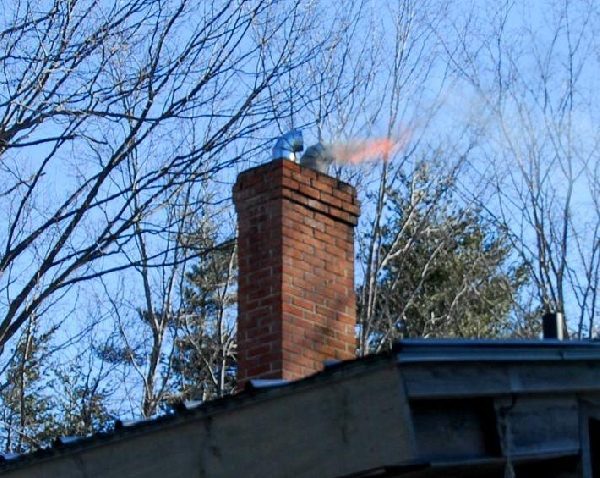 (Update) ARDE un acoperiș în Constanța. INCENDIU pe strada … Artileriei !