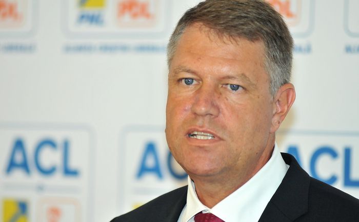 Incident de protocol la aeroport, în momentul sosirii preşedintelui Klaus Iohannis la Paris