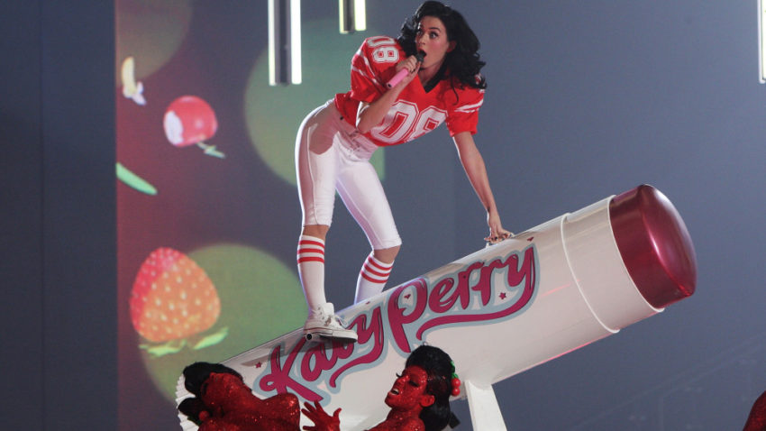 VIDEO: Katy Perry, show incendiar la gala Super Bowl 2015