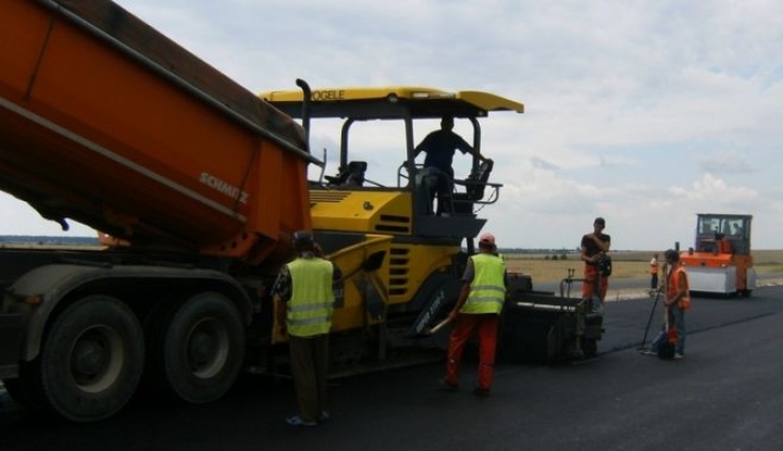 Atenţie şoferi! Se lucrează şi astăzi pe A2, circulaţie restricţionată