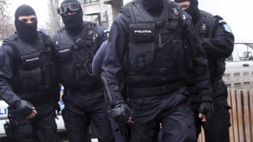 Poliţiştii din Austria au descins în Bucureşti. Percheziţii la o firmă de turism