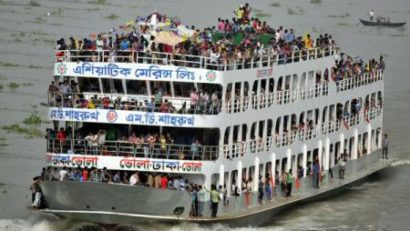 ZECI de persoane DISPĂRUTE. Naufragiu în Bangladesh