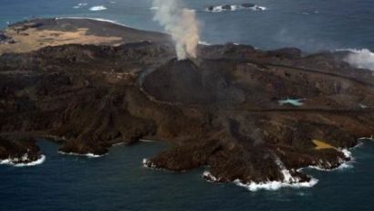 Insula japoneză Nishinoshima se măreşte continuu