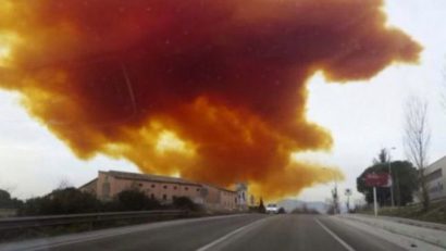 SPANIA: Explozie la o uzină chimică – Norul toxic se îndreaptă spre Barcelona