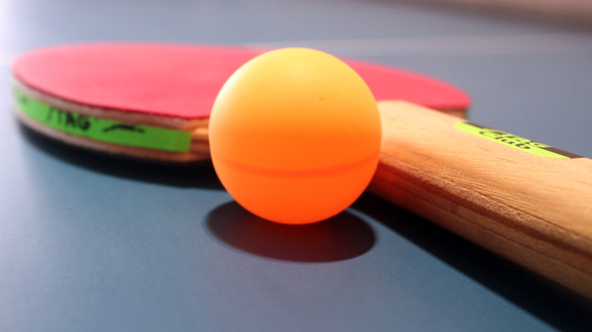 (VIDEO) Cine-i harnic şi munceşte… şi la ping pong reuşeşte