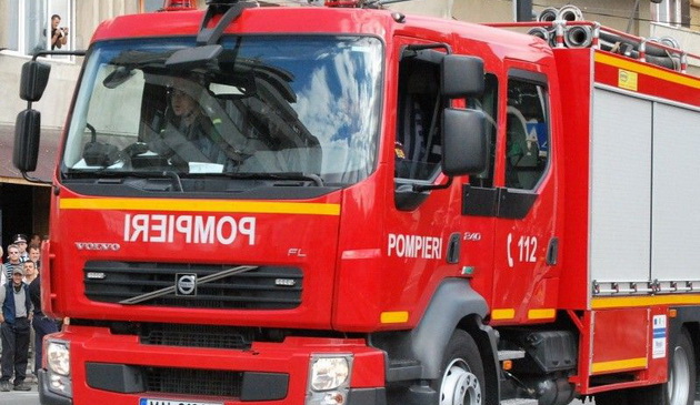 Camion în flăcări pe bulevardul Aurel Vlaicu