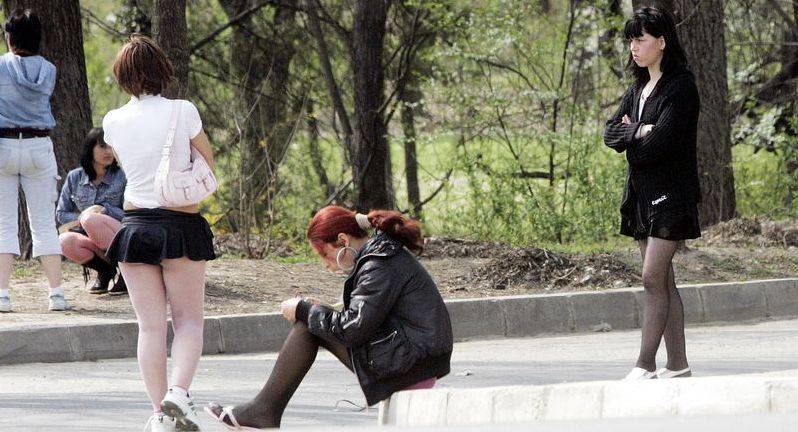 Tânăr care a jefuit mai multe prostituate, prins de Poliție
