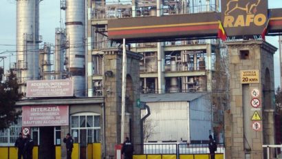 Rafinăria RAFO Oneşti va fi vândută la fier vechi