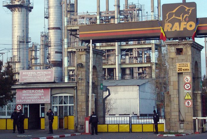Rafinăria RAFO Oneşti va fi vândută la fier vechi
