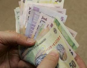 Deşi a crescut în plină criză, salariul minim din România rămâne mic