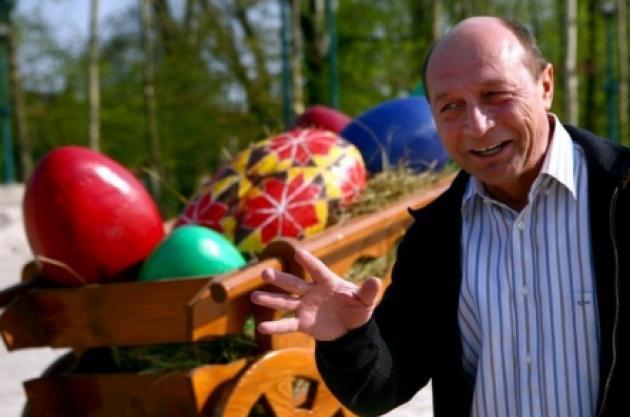 Băsescu: Dacă Iohannis face un efort, Ponta nu mănâncă ouă roșii la Palatul Victoria