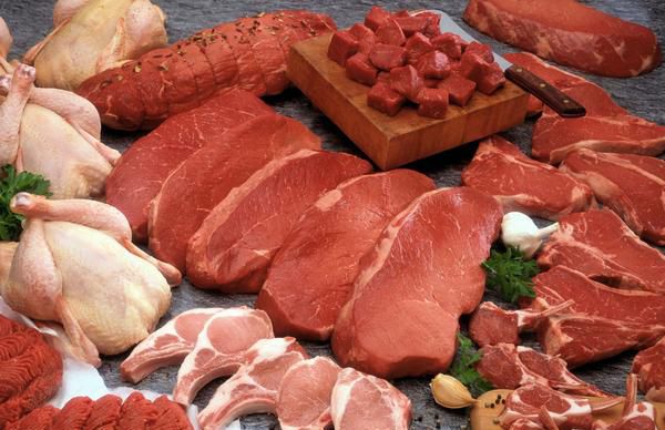 Reducerea TVA la carne, lapte, fructe şi legume se lasă aşteptată
