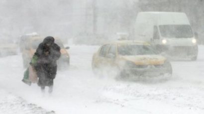 VREME REA: Ninsori, răcire accentuată şi vânt, DUMINICĂ, în toată ţara