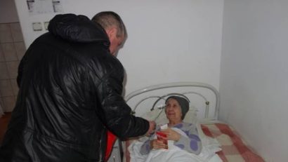 Femeile de la Centrul Social Poarta Albă, felicitate de puşcăriaşi
