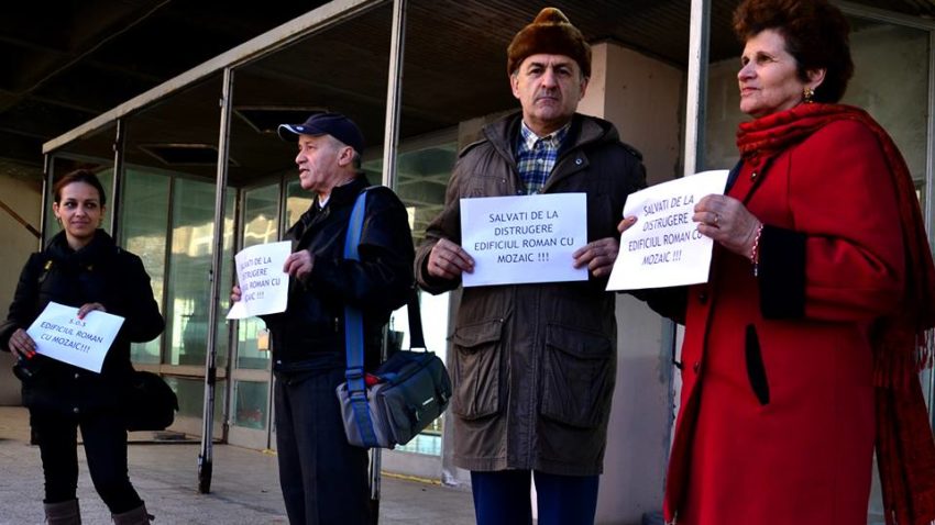 Protest la Edificiul roman cu mozaic