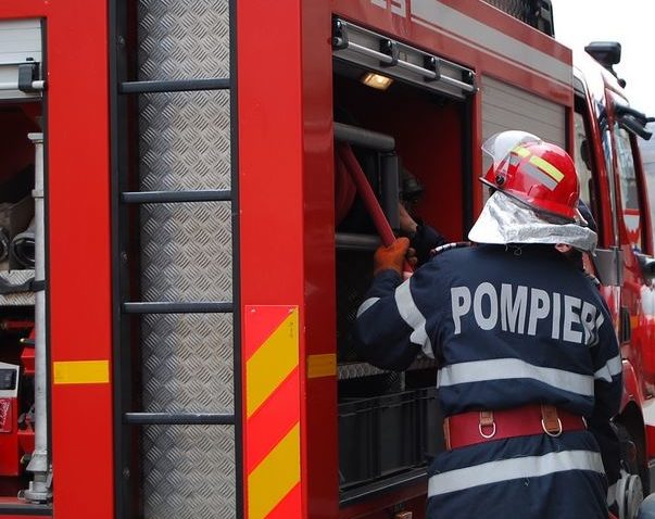 (UPDATE) Incendiu în Dorobanţu, la ferma de păsări