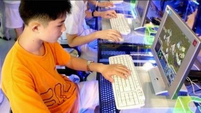 Un tânăr chinez a murit după ce a jucat 19 ore non stop un joc pe calculator