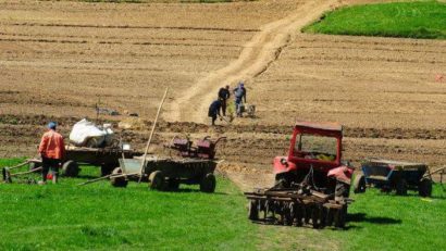 (AUDIO) Agricultorii ar putea scăpa de plata impozitului agricol pe 2013