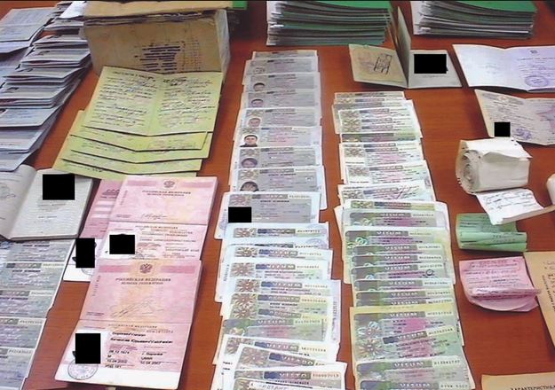 Falsificator de documente din Constanţa, reţinut de procurori