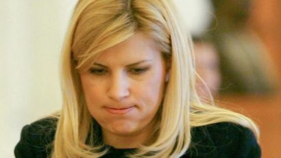 Elena Udrea continuă autovictimizarea. „Oamenii apropiaţi de mine trebuie condamnaţi la purgatoriu”
