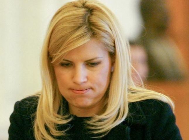 Elena Udrea continuă autovictimizarea. „Oamenii apropiaţi de mine trebuie condamnaţi la purgatoriu”